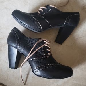 Women's fossil booties